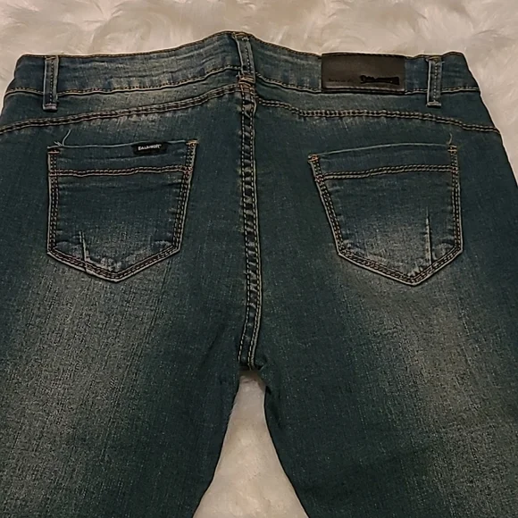 Distressed Jean's - Picture 5 of 6